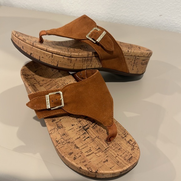 New Vionic Shoes 8 - Picture 4 of 16